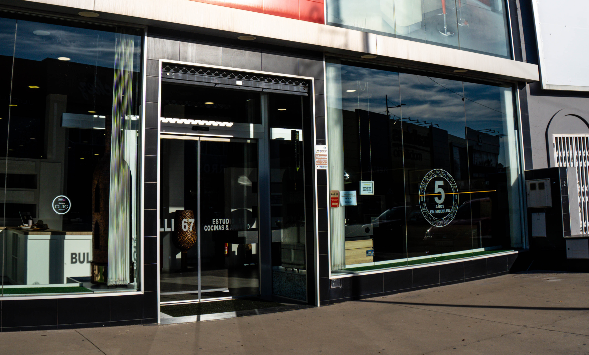 Fachada tienda Bulli67